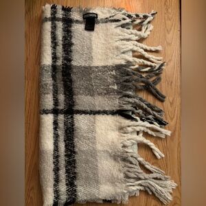 Steve Madden Black and White One Size Blanket Scarf